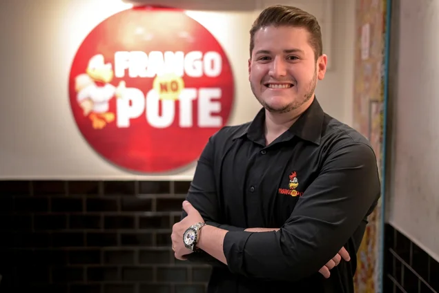Imagem referente à notícia: Ele 'abrasileirou' o frango frito americano. Hoje, tem 100 lojas e fatura R$ 115 milhões