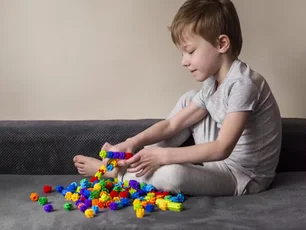 Imagem referente à matéria: Brasil tem 2,4 milhões de pessoas com autismo, que enfrentam desafios na educação após os 14 anos