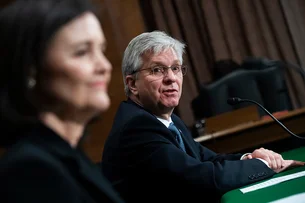 Fed pode cortar juros no 2º semestre se as tarifas ficarem em torno de 10%, diz diretor