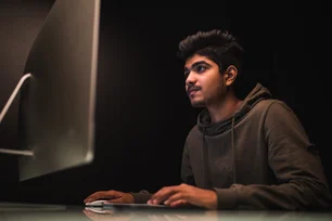 Imagem referente à matéria: Falsa automação: startup usou 700 engenheiros indianos para simular IA e inflar vendas