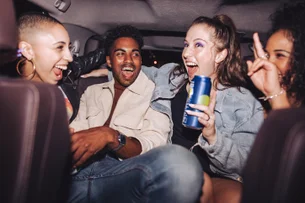 Menos álcool, mais propósito: como a Geração Z está redefinindo a cultura do consumo
