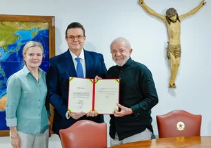 Imagem referente à matéria: Lula se reúne com presidente do INSS e ministro da Previdência e deve debater devolução de descontos