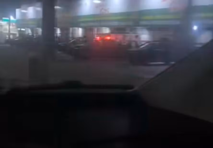 Tiroteio na Maré deixa dois baleados na Avenida Brasil; Linha Amarela foi fechada