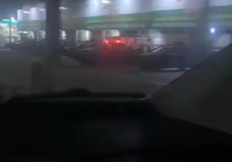 Carros da polícia no entorno do Complexo da Maré  (Maré Vive/Reprodução)