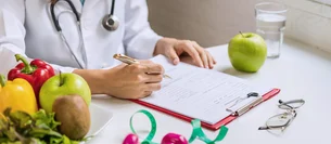 Por que é tão difícil ler letras de médicos? Entenda como a caligrafia evoluiu ao longo dos anos