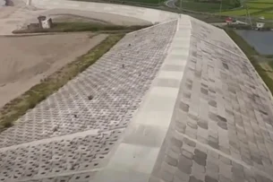Após truma do terremoto em Fukushima, Japão ergue muralha de 400 km para se proteger de tsunamis