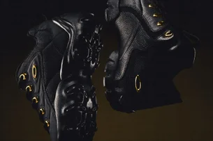 Oakley lança edição limitada de tênis clássico com detalhes em ouro 24 quilates