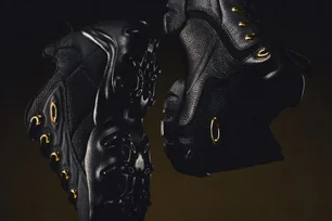 Imagem referente à matéria: Oakley lança edição limitada de tênis clássico com detalhes em ouro 24 quilates