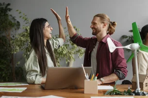 Saúde mental no trabalho ganhou uma nova aliada: a IA — e empresas brasileiras saíram na frente