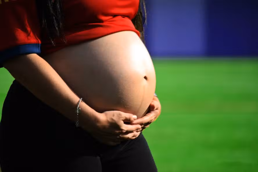 Número de mães que têm filhos com 40 anos ou mais quase dobra em duas décadas, mostra IBGE