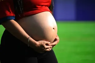 Número de mães que têm filhos com 40 anos ou mais quase dobra em duas décadas, mostra IBGE