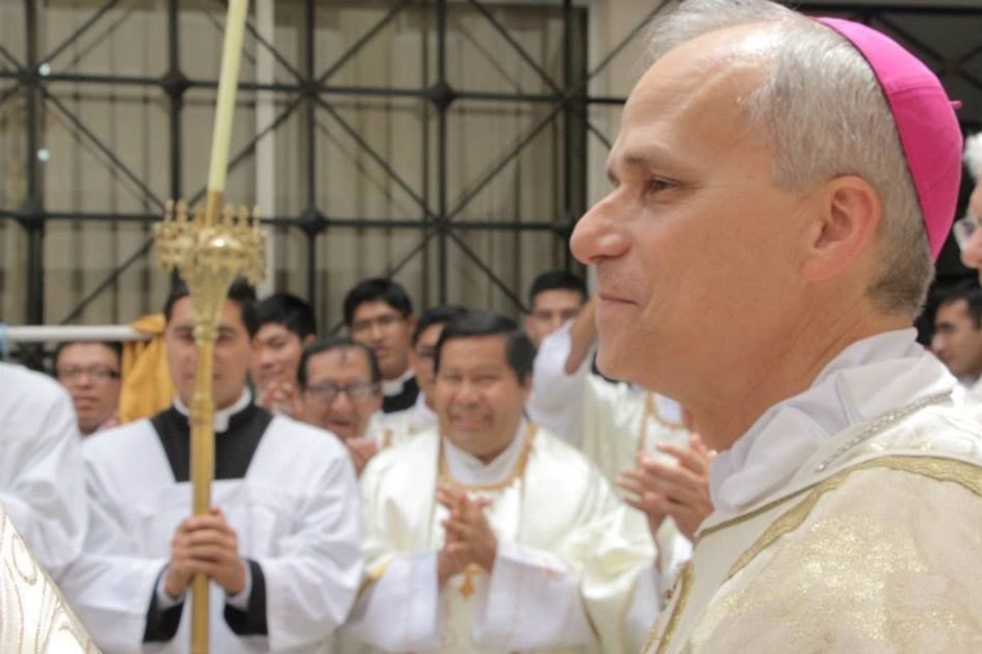 Quem é Robert Francis Prevost, cardeal que tenta ser o primeiro Papa nascido nos EUA