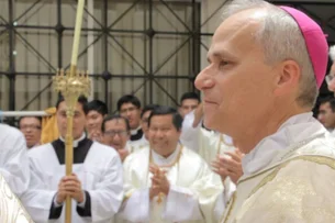 Quem é Robert Francis Prevost, cardeal que tenta ser o primeiro Papa nascido nos EUA