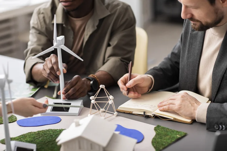 Análise de casos corporativos revela nova arquitetura empresarial baseada em sustentabilidade operacional. (Freepik)