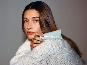 Rhode, empresa de skincare de Hailey Bieber, fatura quase US$ 200 milhões e chega na Sephora