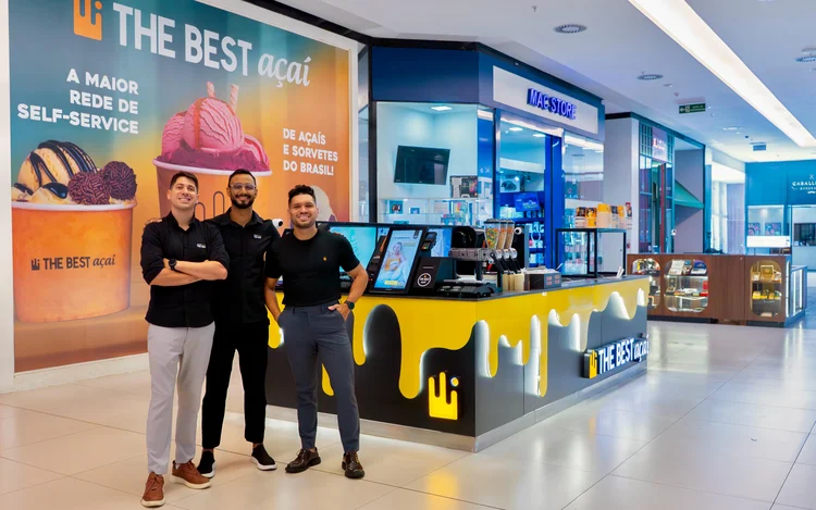 Mateus Queiroz, Mateus Bragatto e Sérgio Kendy, fundadores da The Best Açaí