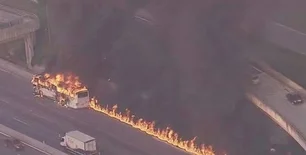 Imagem referente à matéria: SP: Ônibus pega fogo na rodovia Anhanguera e deixa via parcialmente bloqueada