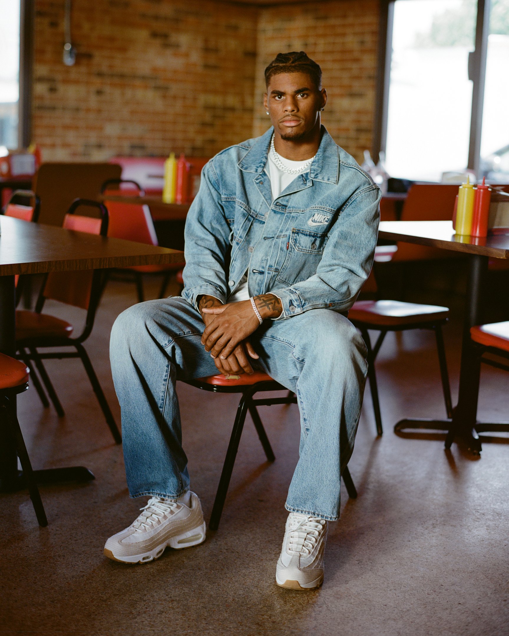 Nike Air Max 95: icônico tênis ganha uma nova versão em collab com a Levi’s