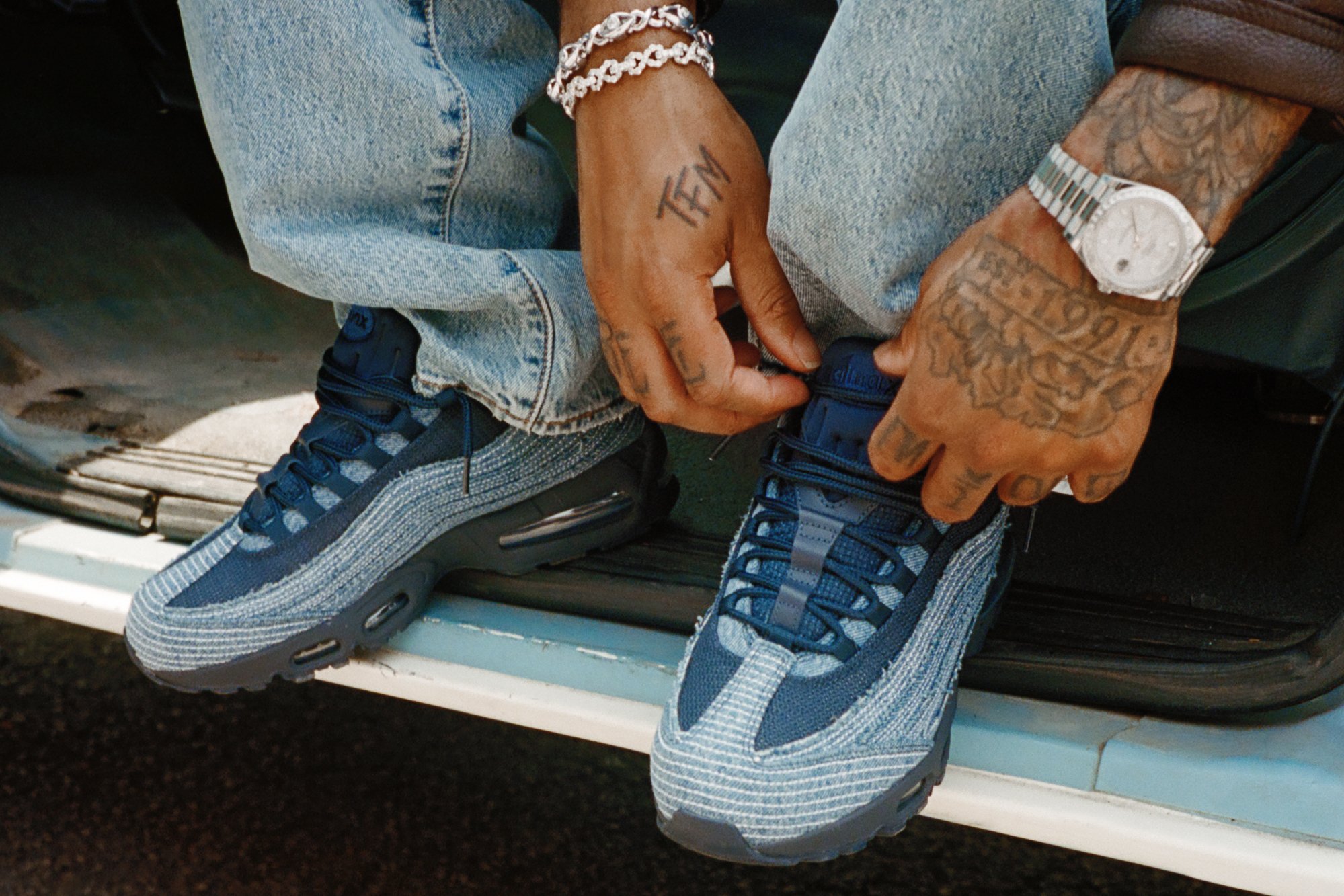 Nike Air Max 95: icônico tênis ganha uma nova versão em collab com a Levi’s