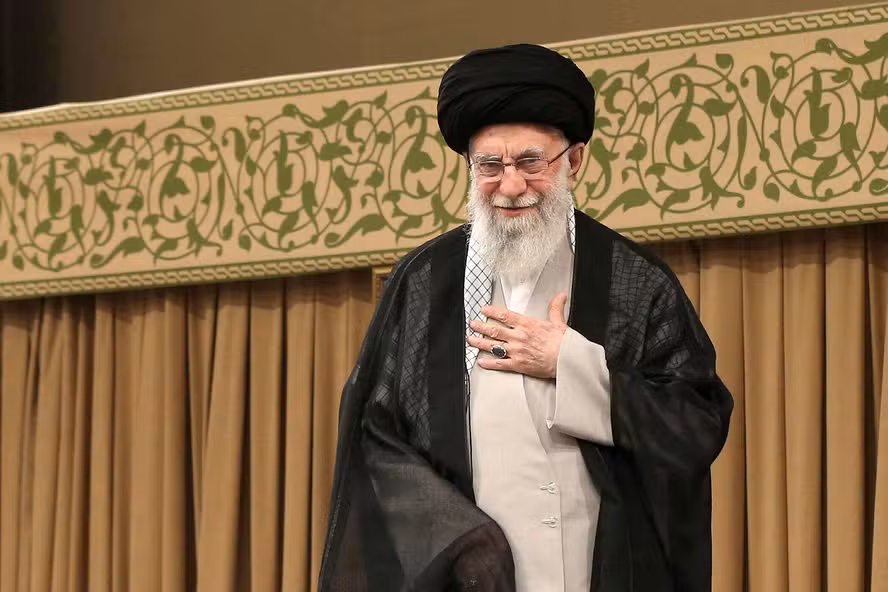 Líder supremo iraniano, aiatolá Khamenei adverte: 'A batalha começa'