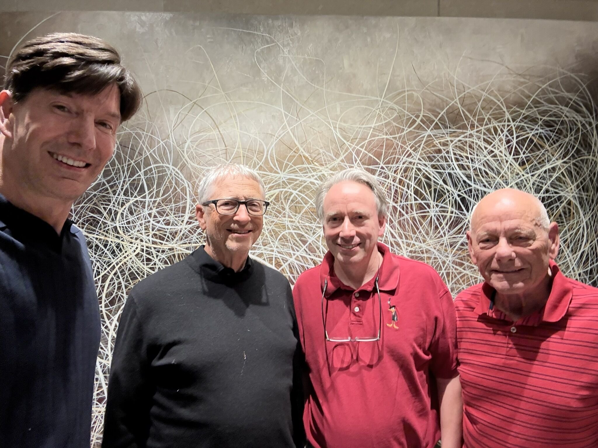 Bill Gates e Linus se encontram pela 1ª vez após décadas de rivalidade entre Windows e Linux