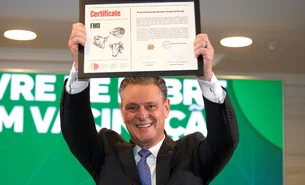 Em Paris, Lula e Fávaro recebem certificado de que Brasil está livre de febre aftosa