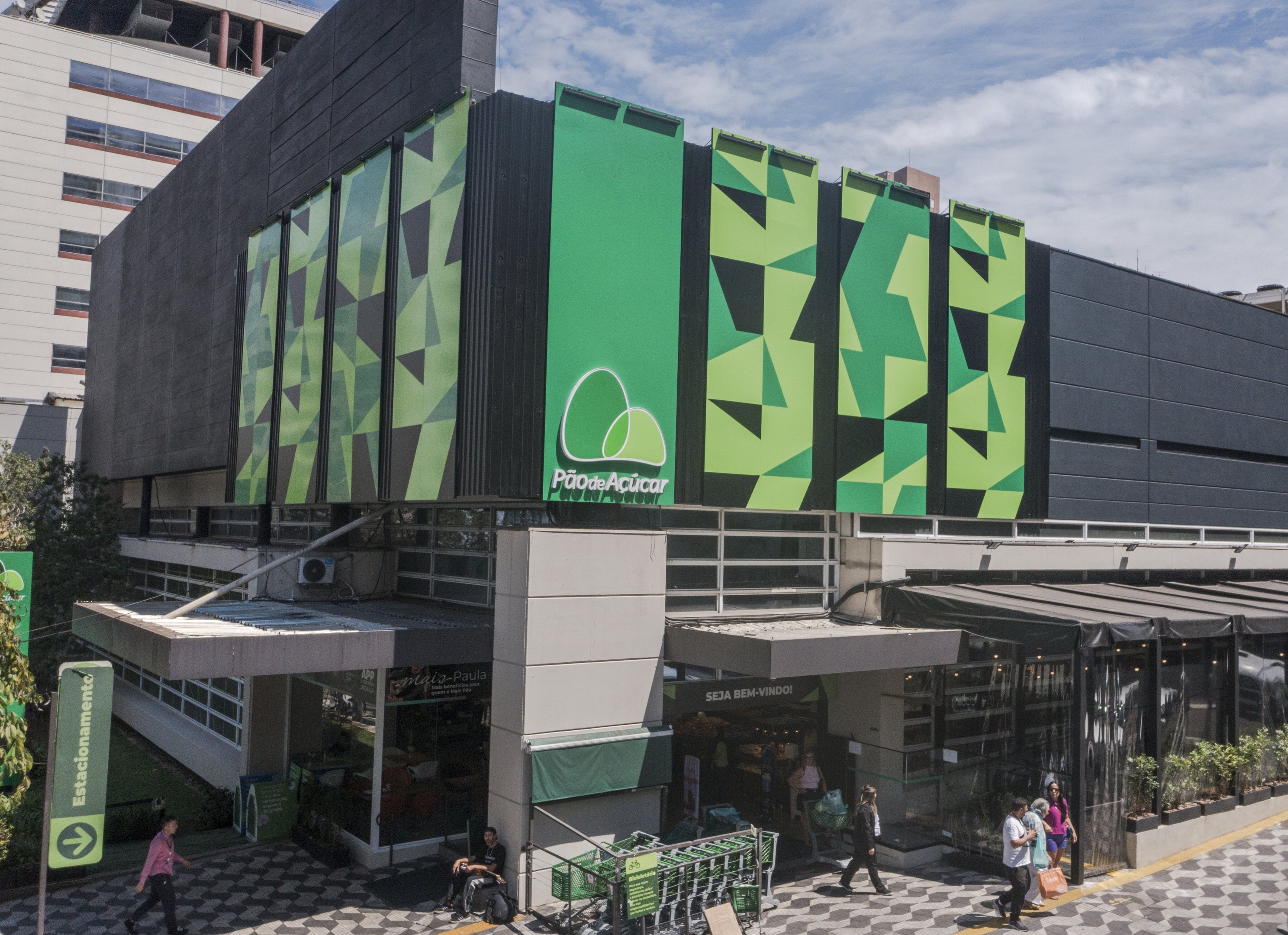 GPA chega a cair 15% na bolsa: por que ação lidera baixas do Ibovespa?