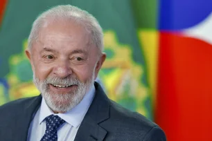 Imagem referente à matéria: Lula diz que vai lançar programa para financiar compra de motos por entregadores