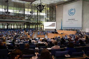 Com atraso e tensão, Bonn inicia negociações e  expõe desafios para COP30