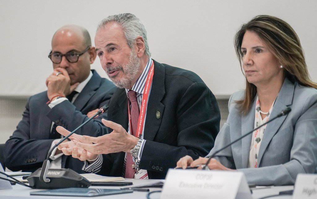 André Corrêa do Lago e Ana Toni, respectivamente presidente e CEO da COP30, em sessão de diálogo aberto na reunião de Bonn, na Alemanha.