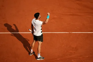 Imagem referente à matéria: Em jogo épico, Carlos Alcaraz conquista o bicampeonato de Roland Garros