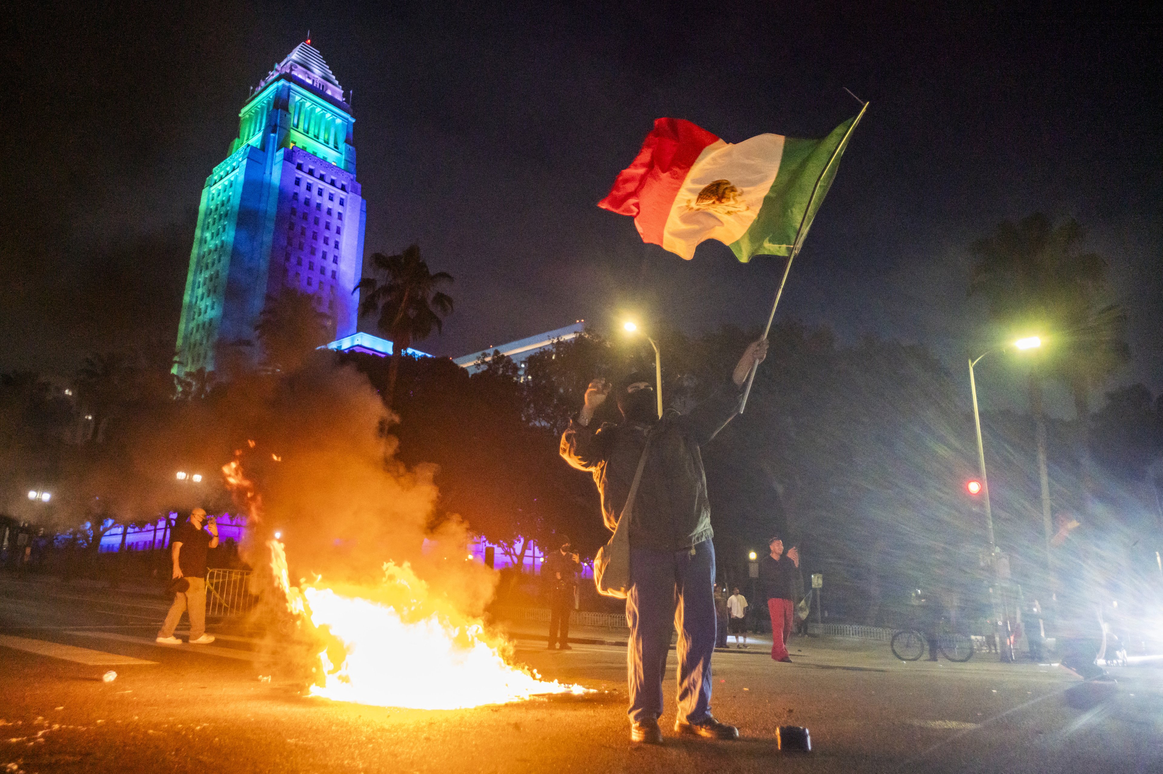 700 fuzileiros navais chegam a Los Angeles após protestos contra políticas migratórias de Trump