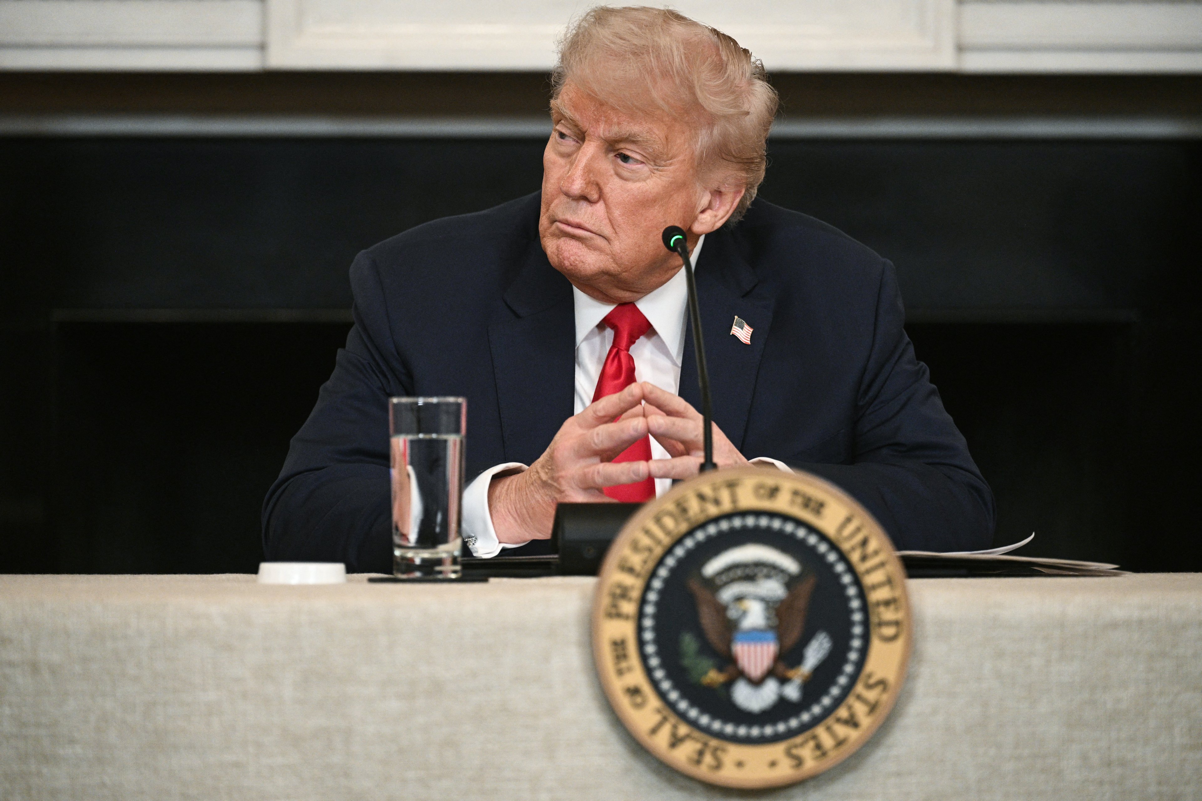 Trump pede ao Fed que reduza juros após aumento da inflação em maio