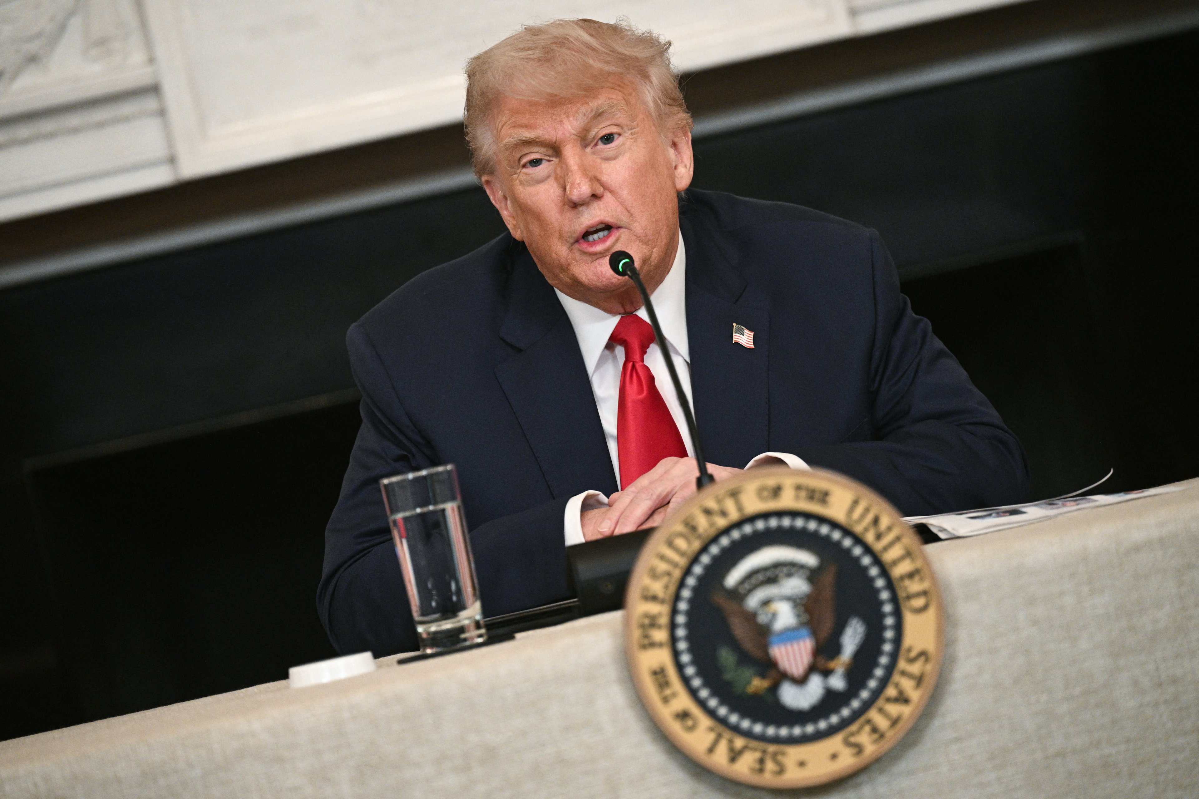 Trump envia fuzileiros e mais efetivos da Guarda Nacional a Los Angeles para conter distúrbios