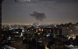 Israel faz ataque contra capital do Irã e eleva risco de guerra regional