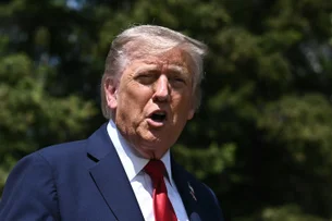 Trump insiste que programa nuclear do Irã retrocedeu 'décadas' após bombardeios