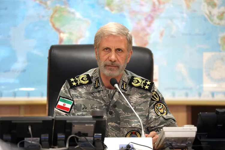 Amir Hatami: chefe do exército iraniano reagiu às falas de Donald Trump sobre intervenção no país.  (AFP PHOTO / HO / IRANIAN ARMY MEDIA OFFICE/AFP)