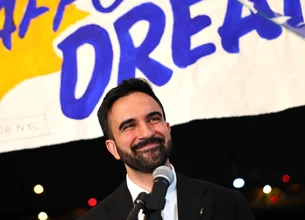 Socialista Mamdani tem vitória confirmada nas primárias democratas para prefeitura de Nova York