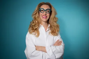 Imagem referente à matéria: Chantal Kopenhagen: a colecionadora de 3.000 óculos que vende chocolate sem açúcar no TikTok