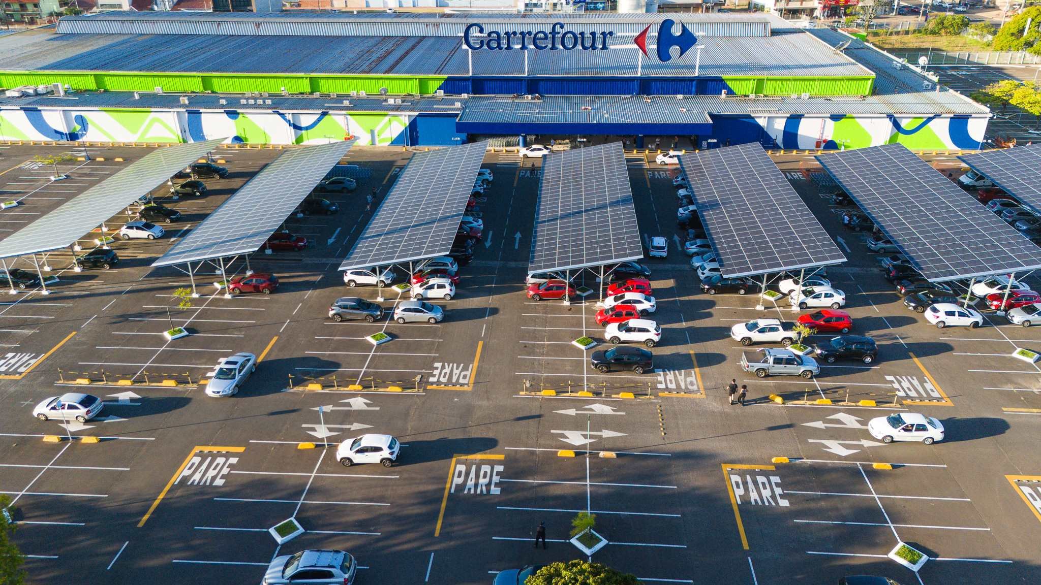 Carrefour reduz em 15% o consumo energético de suas lojas com energia solar e automação