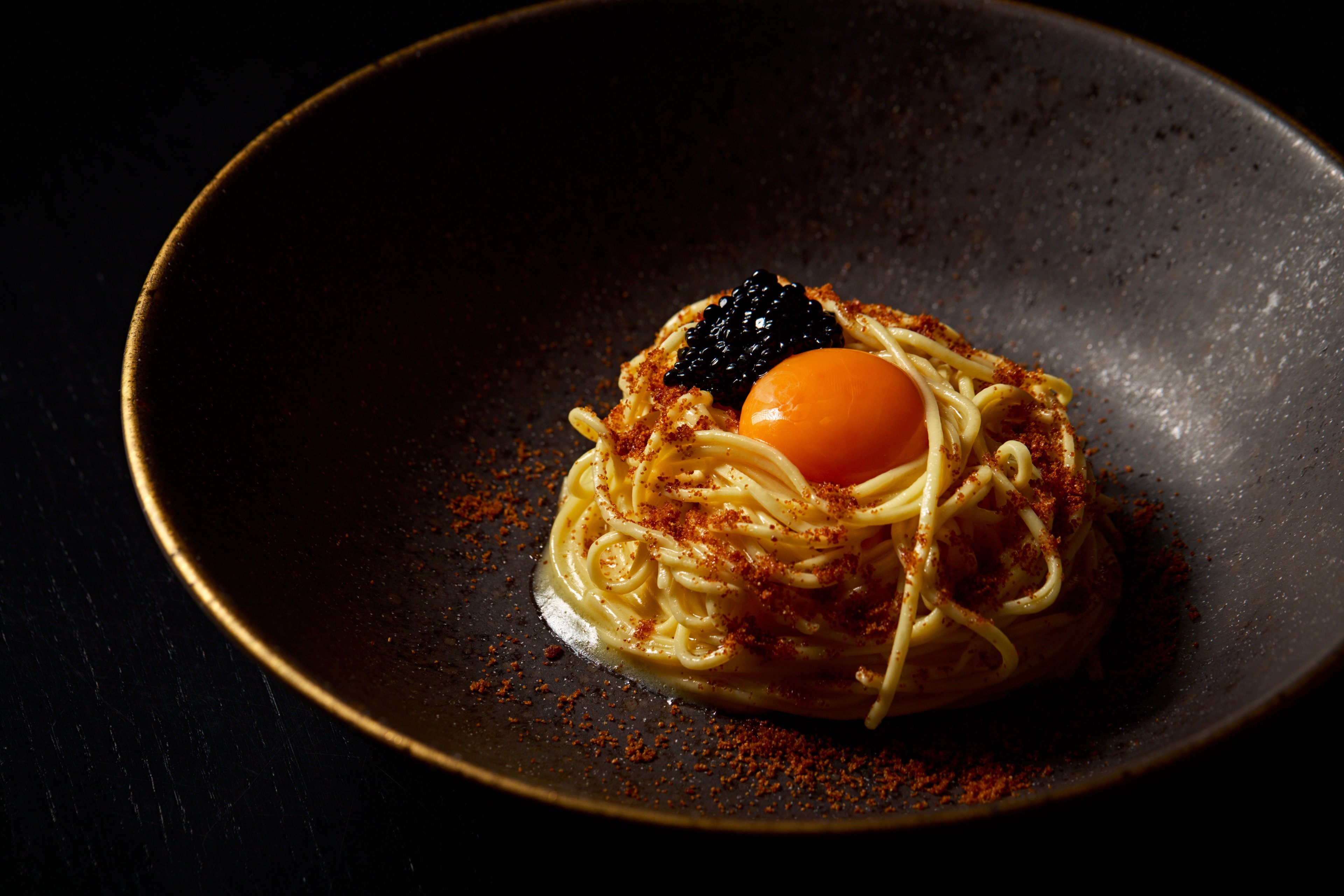 Conheça o caviar brasileiro e sua diferença das ovas tradicionais