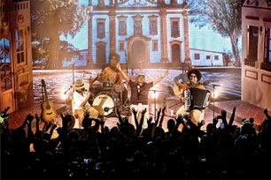 Imagem referente à matéria: Do encontro entre três premiados cantores brasileiros nasceu um dos álbuns mais escutados do ano