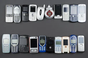 Apple pode 'ir de Nokia'? Atraso em IA e ações em queda acendem alerta no Vale do Silício