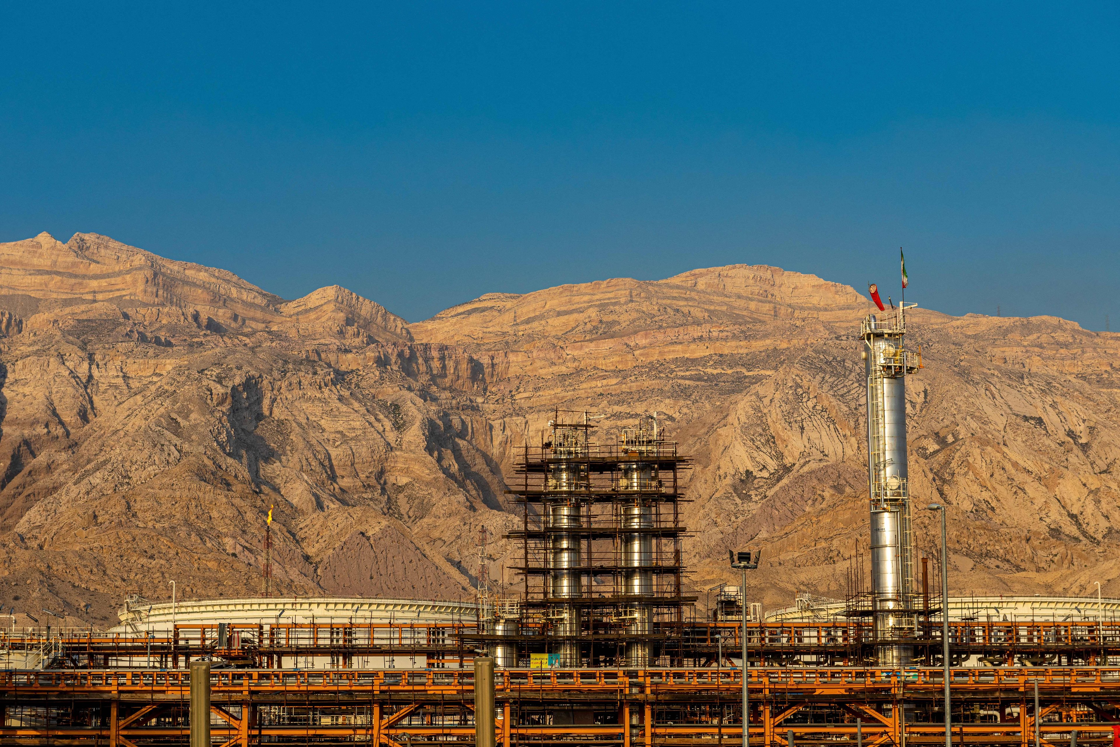 JPMorgan prevê petróleo a US$ 120 por barril com escalada de tensões entre Irã e Israel