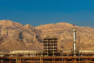 Imagem referente à matéria: JPMorgan prevê petróleo a US$ 120 por barril com escalada de tensões entre Irã e Israel