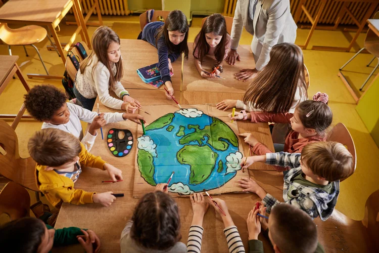 Para ampliar o alcance do projeto, será lançado um prêmio que reconhecerá cinco escolas públicas em destaque pela educação ambiental (Getty Images)