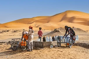 A engenheira marroquina que criou uma empresa para levar água potável ao deserto