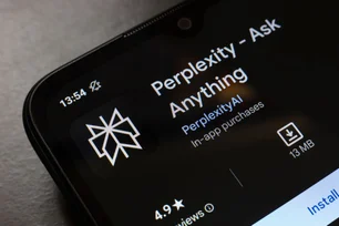 Imagem referente à matéria: Samsung quer embarcar busca por IA da Perplexity em celulares e navegador