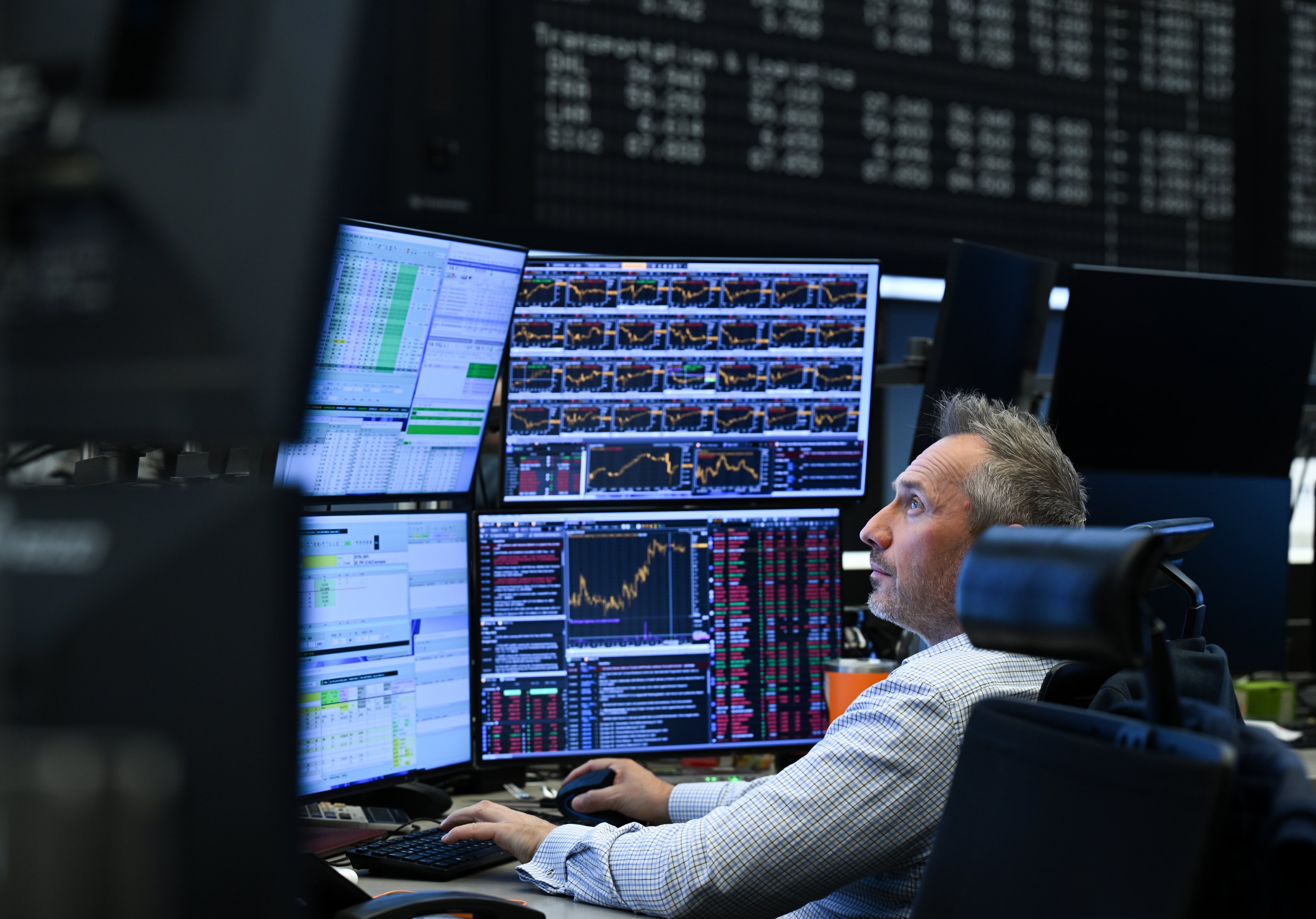 Focus, arrecadação e noticiário político: o que move os mercados nesta segunda