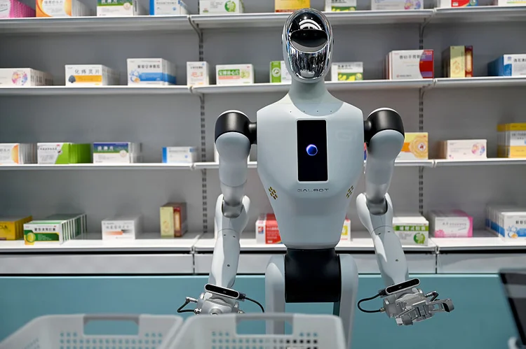 A "alma" dos robôs: o modelo de V-JEPA 2 promete dar entendimento sobre o mundo real às máquinas (picture alliance/Getty Images)